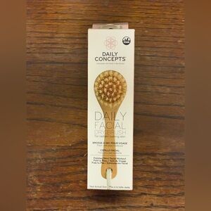 NIB Daily Concepts Facial Dry Brush